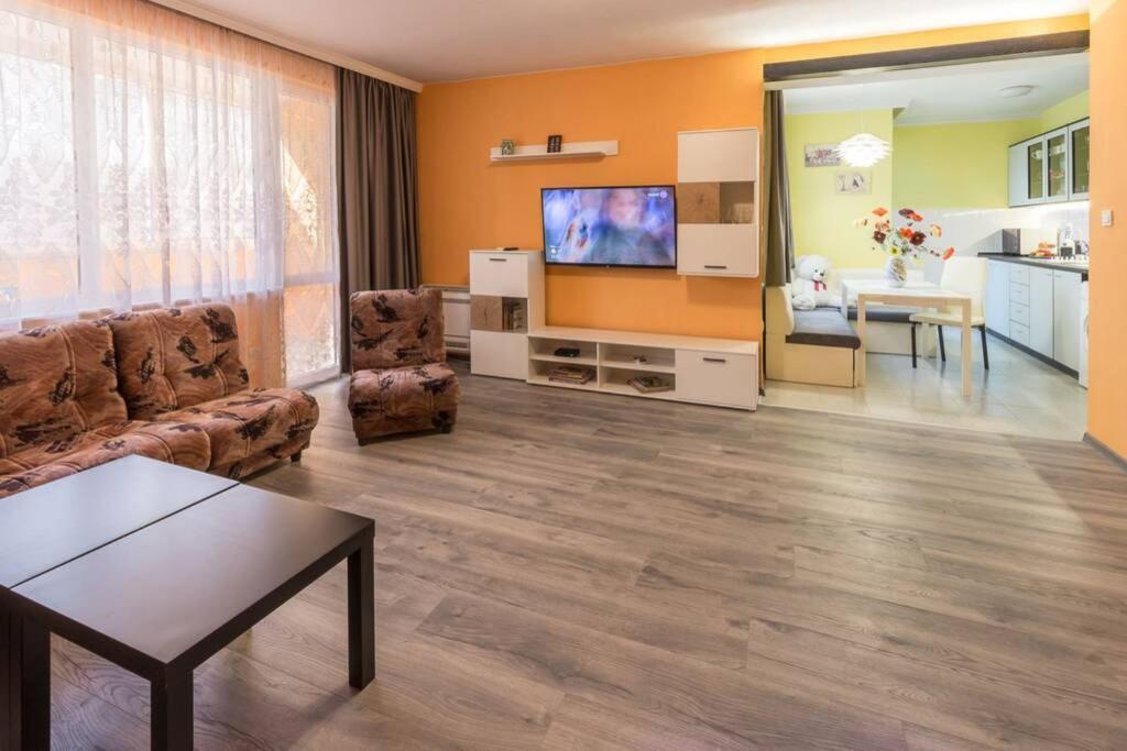 Kapriz - 2 Beds Aptmnt Near The * Варна