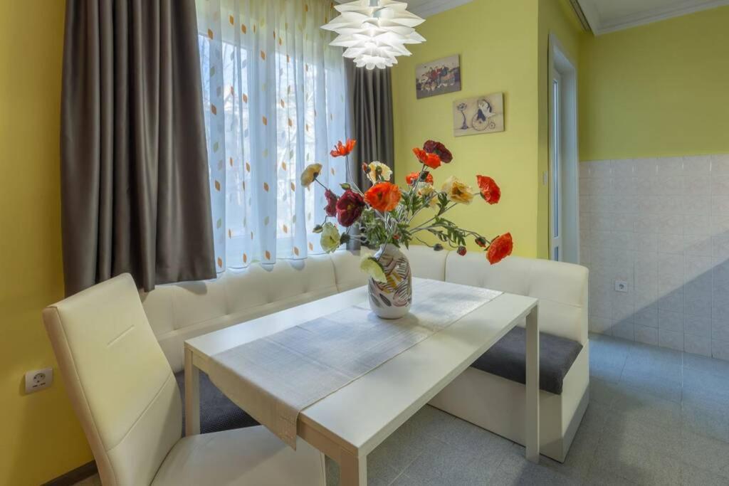 Kapriz - 2 Beds Aptmnt Near The * Варна